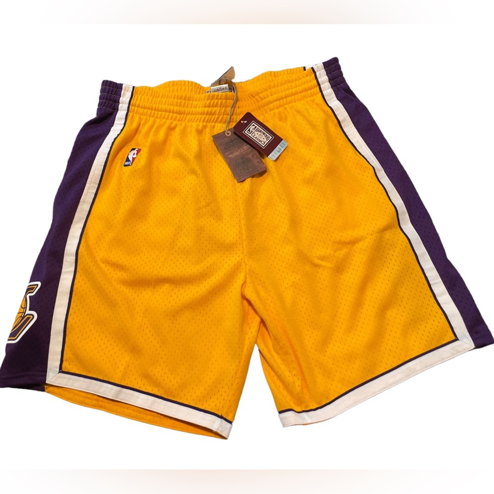 Mitchel & Ness Men's Los Angeles Lakers Hardwood Classics Swingman Shorts - Picture 7 of 7